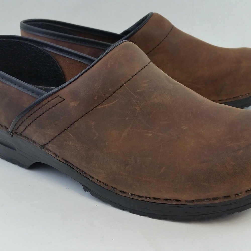 Sanita Women's Oil Brown Leather Clogs size 10.5